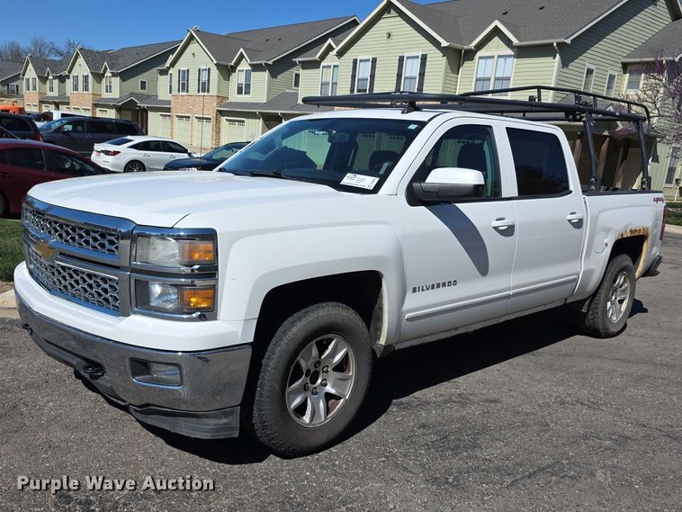 2015 Chevrolet Silverado 1500 Crew Cab pickup truck - FI0876