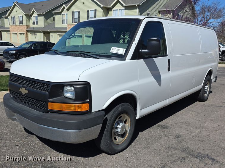 2014 Chevrolet Express G2500 van - FI0877