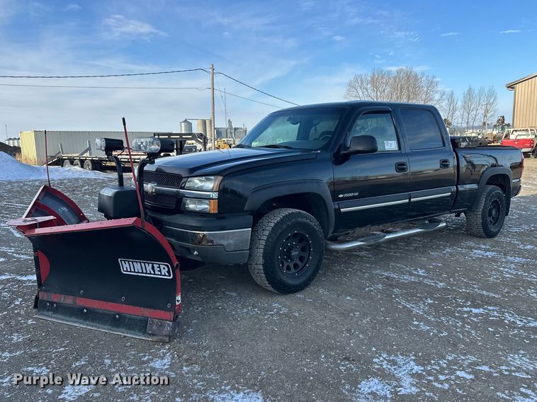 2003 Chevrolet Silverado 1500HD Crew Cab pickup truck - FK1863