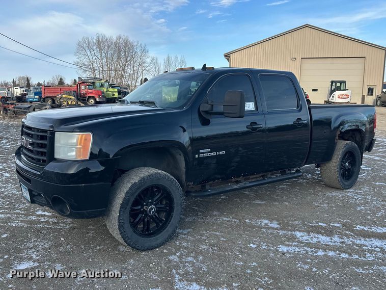 2007 GMC Sierra 2500HD Crew Cab pickup truck - FK1867