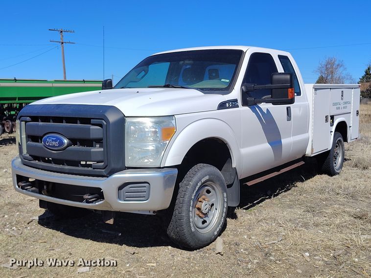 2014 Ford F250 Super Duty Ext. Cab utility bed pickup truck - IH9475