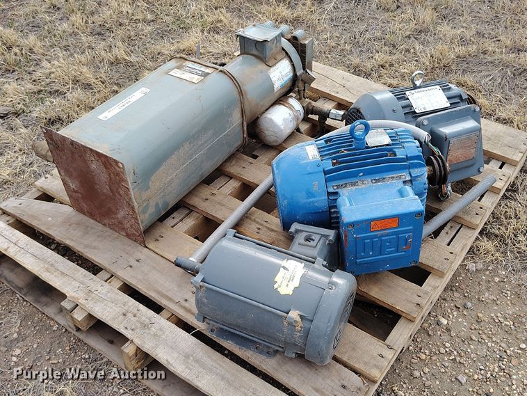 (3) electric motors - IH9493