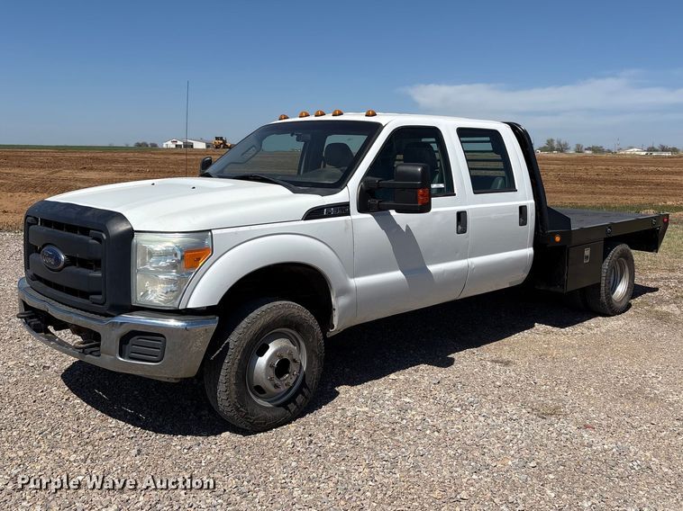 2016 Ford F350 Super Duty Crew Cab flatbed pickup truck - NK9100