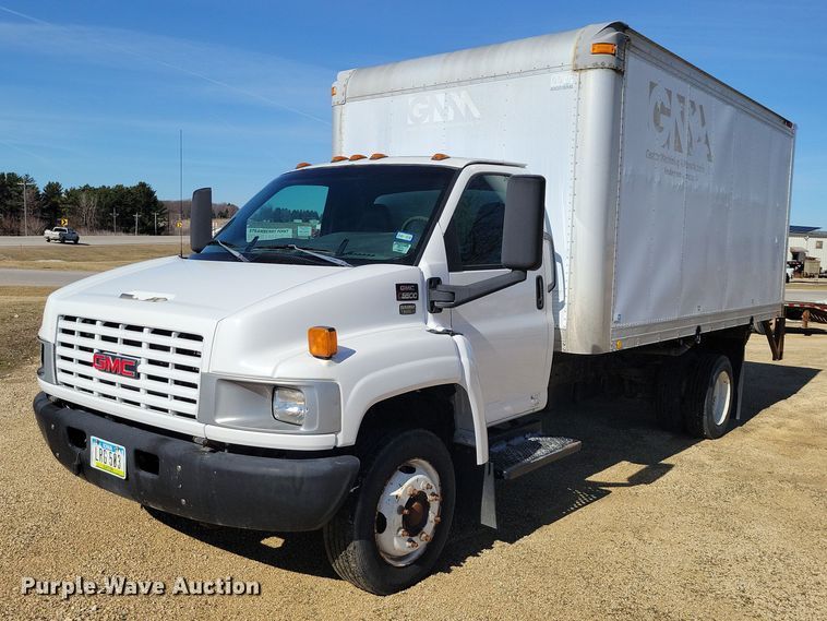 2004 GMC C5500 box truck - NK9916