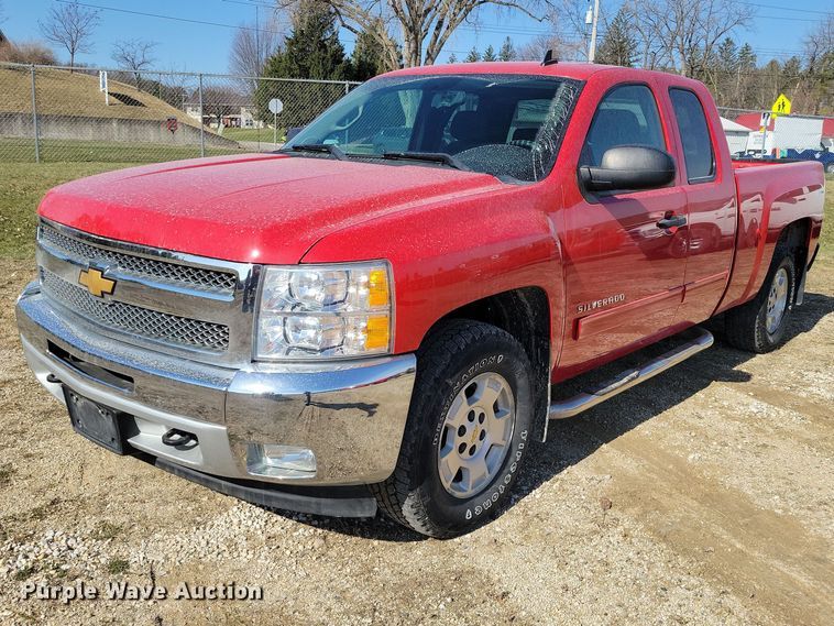 2013 Chevrolet  Silverado 1500 Ext. Cab pickup truck - NK9952