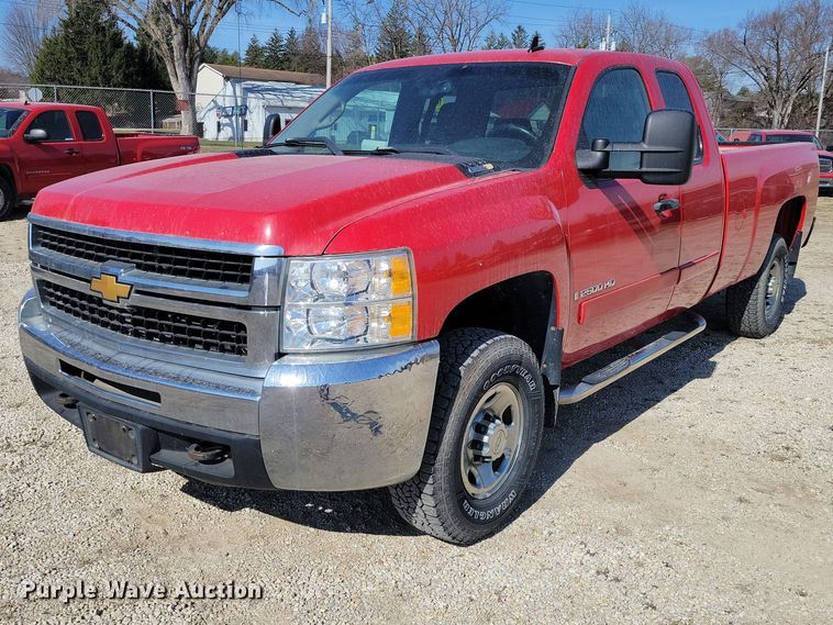 2008 Chevrolet Silverado 2500HD  Ext. Cab pickup truck - NK9953