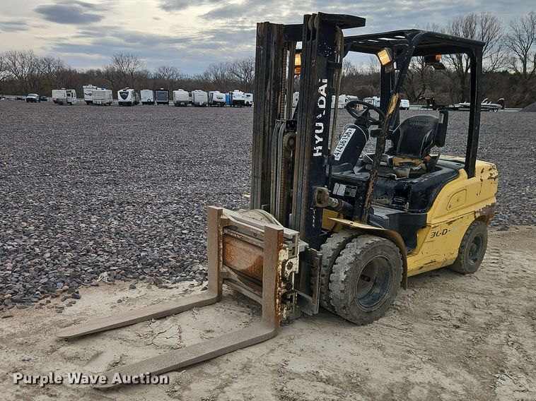 Hyundai 30D-9 forklift - YA2969