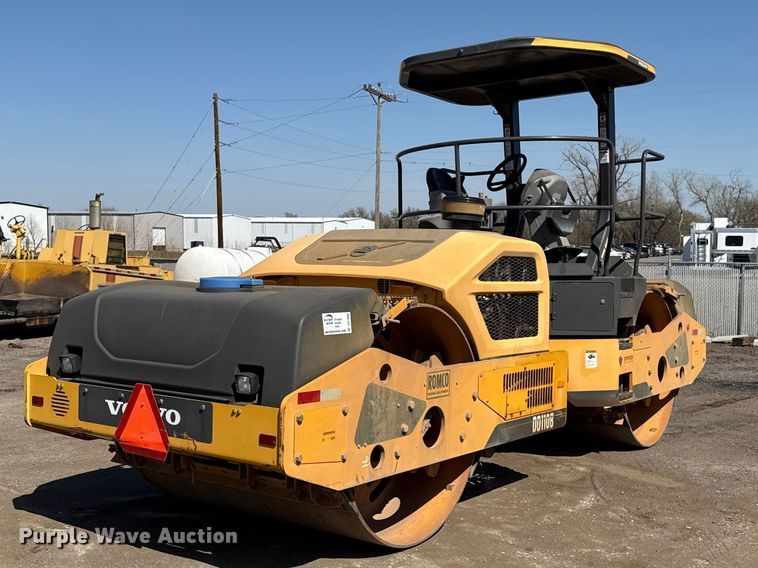 2016 Volvo DD110B double drum vibratory roller - DR1009