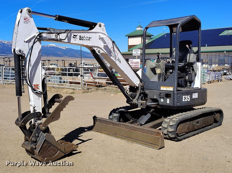 2013 Bobcat E35 mini excavator - DT0992