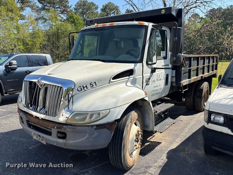 2003 International 4300 dump truck - DU0452