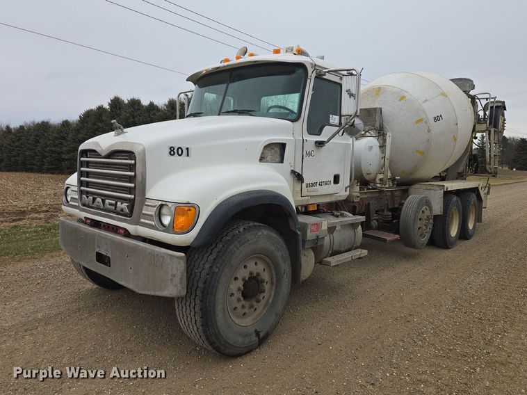 2004 Mack Granite CV713 ready mix truck - EB1387