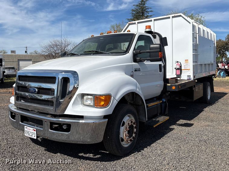 2013 Ford F650 chipper truck - EC8313