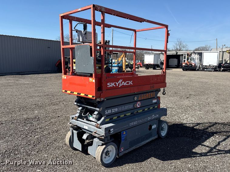 Skyjack SJIII-219 scissor lift - EG8902