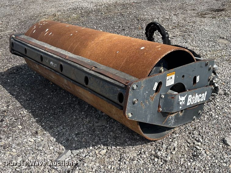 2014 Bobcat Roller 73 skid steer vibratory roller - EM0073