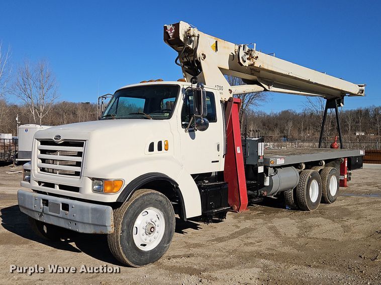 1999 Sterling L-Line crane truck - EO7069