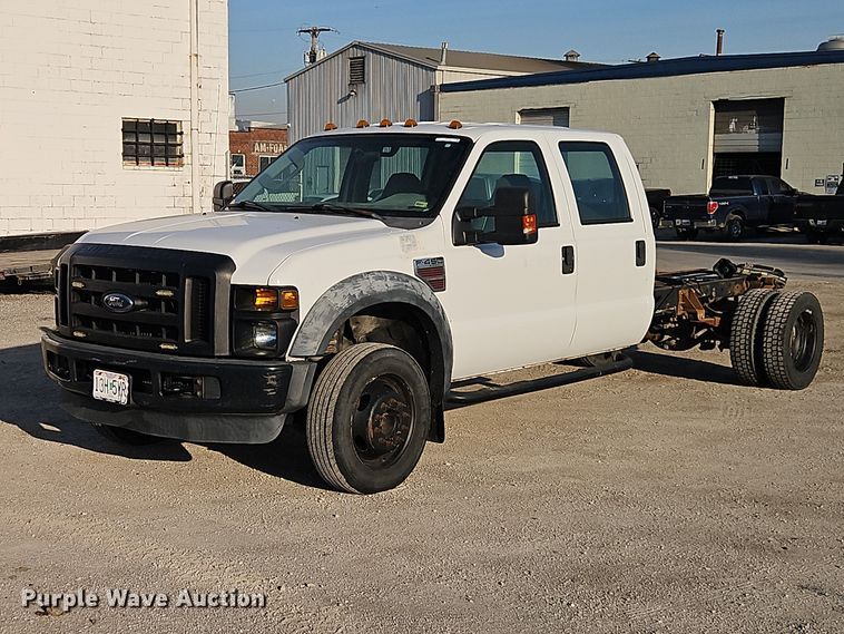 2008 Ford F450 Super Duty XL Crew Cab pickup truck cab and chassis - EO7125