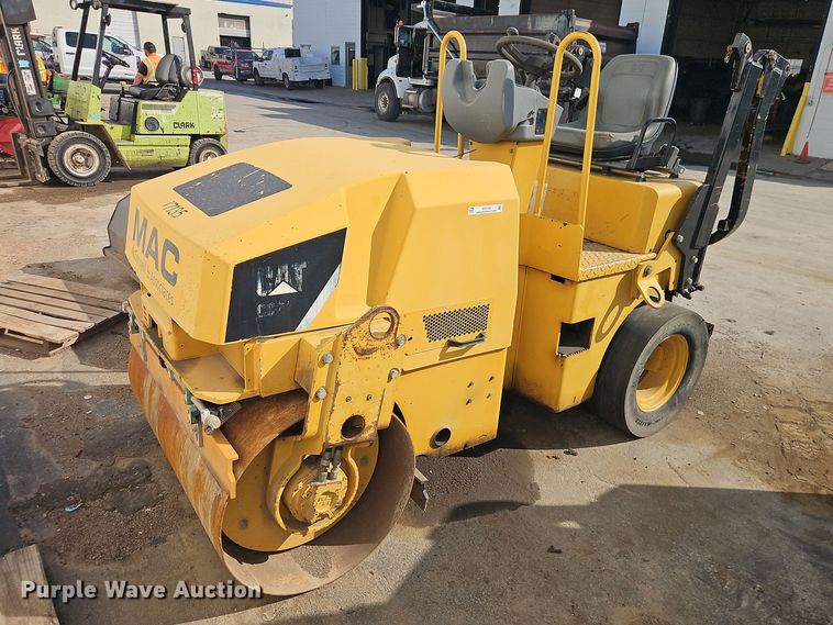 Caterpillar CC24 double drum roller - EO7130