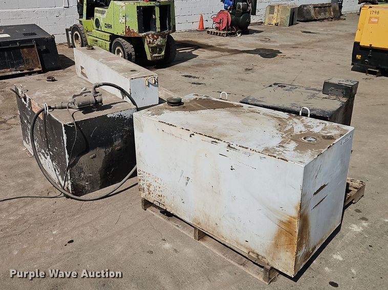 (4) fuel tanks - EO7135