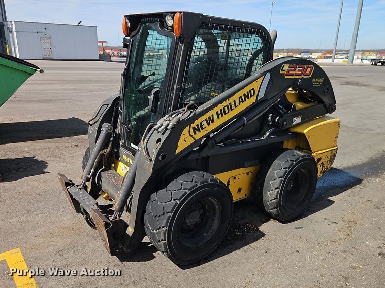 2011 New Holland L230 skid steer loader - EO7140