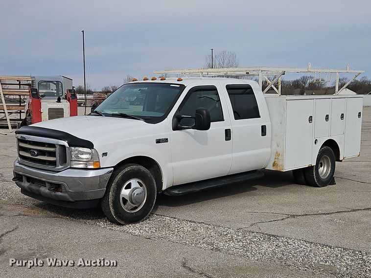 2002 Ford F350 Crew Cab utility bed pickup truck - EO7160