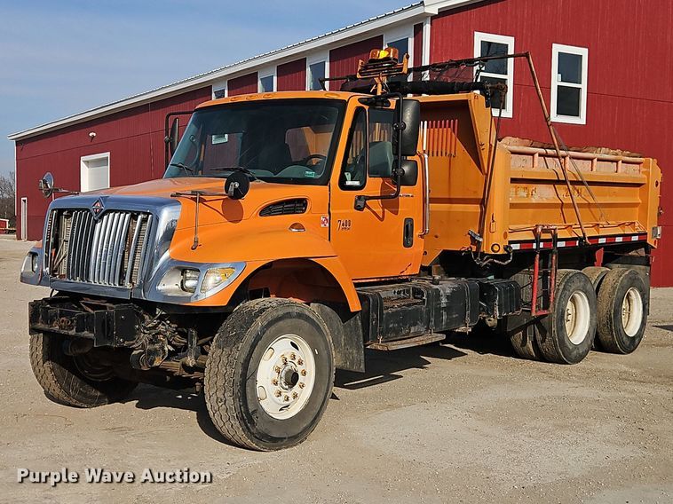 2003 International 7400 dump truck - EO7165