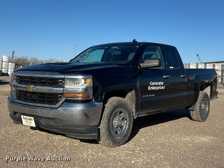 2016 Chevrolet Silverado 1500 Ext. Cab pickup truck - ET1699