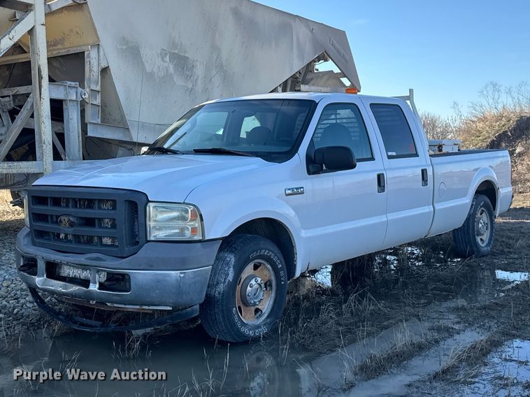 2005 Ford F250 Super Duty Crew Cab pickup truck - ET1700