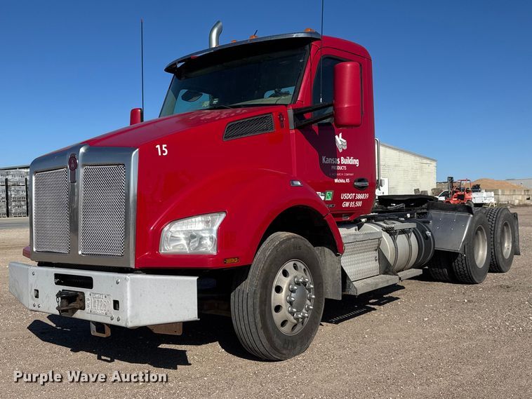 2015 Kenworth T880 semi truck - ET1704