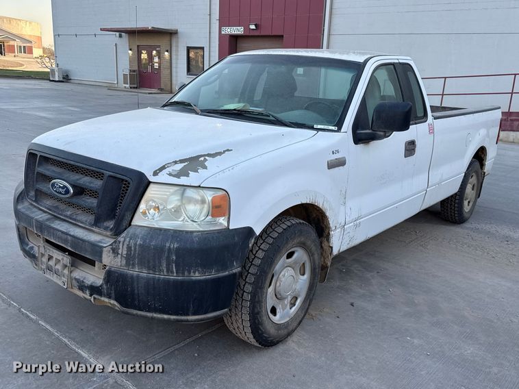 2005 Ford F150 pickup truck - EV7606