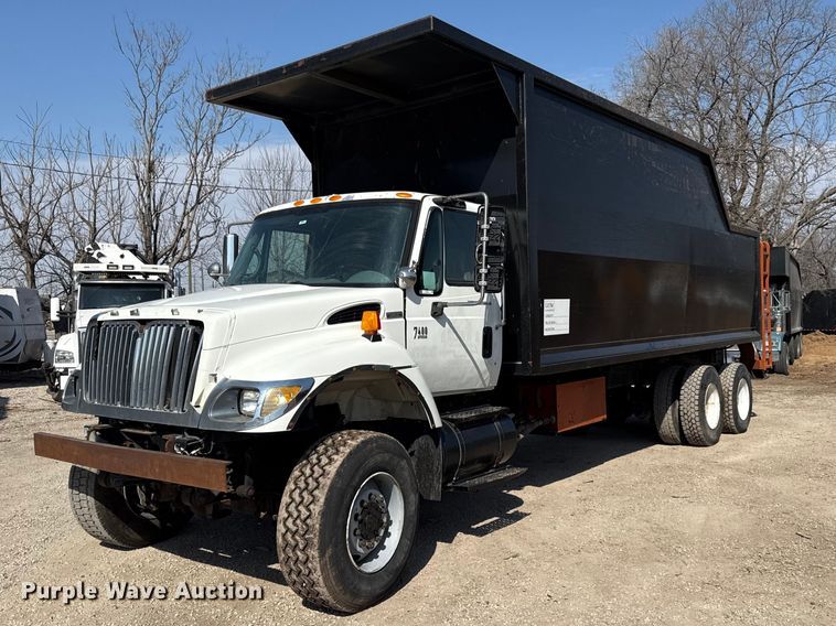 2005 International 7400 grapple crane truck - EV7644