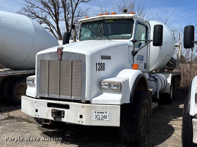 2005 Kenworth T800 ready mix truck - FB3271