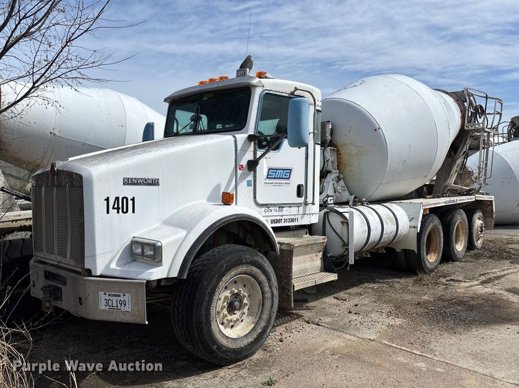2009 Kenworth T800 ready mix truck - FB3272