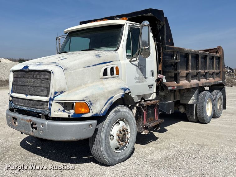 1997 Ford LT9513 dump truck - FB3301