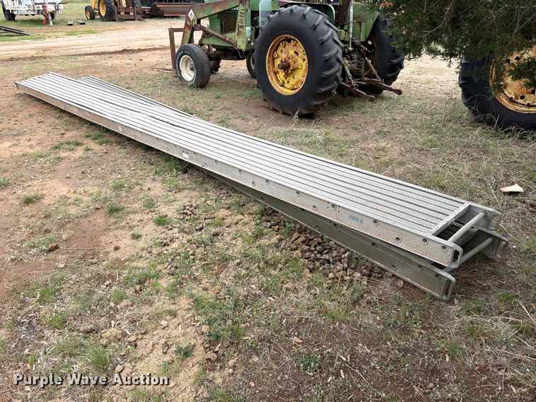 (2) 24' x 24" aluminum walkways - FB8065