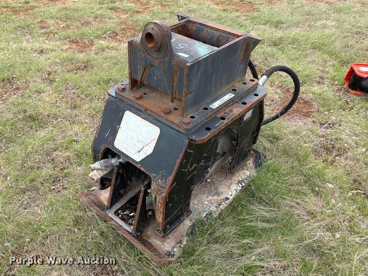 Caterpillar CVP40 plate compactor - FB8077