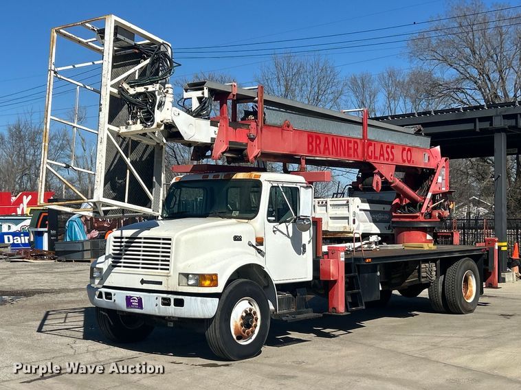 1999 International 4700 bucket truck - FC5231