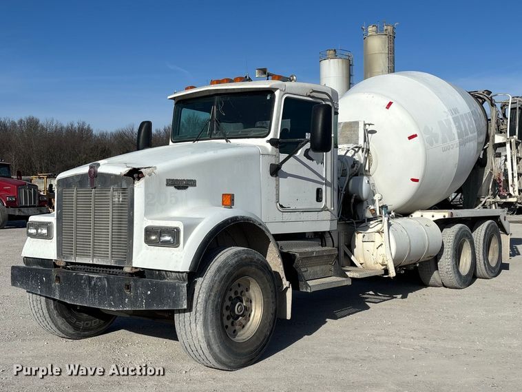 2004 Kenworth W900 ready mix truck - FG0168