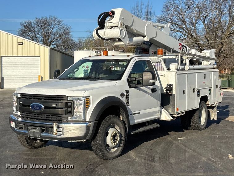 2018 Ford F550 Super Duty bucket truck - FG0209