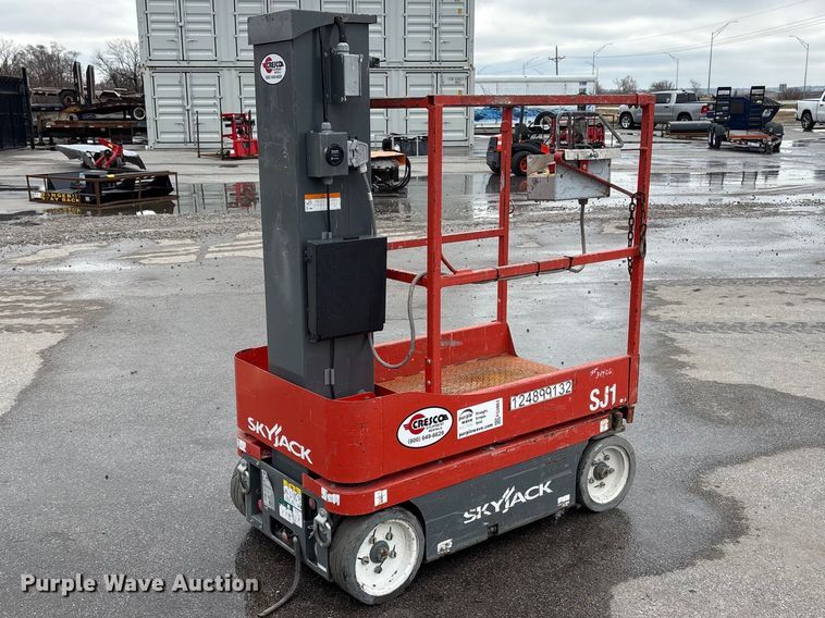 2017 SkyJack SJ12 vertical lift - FG2863