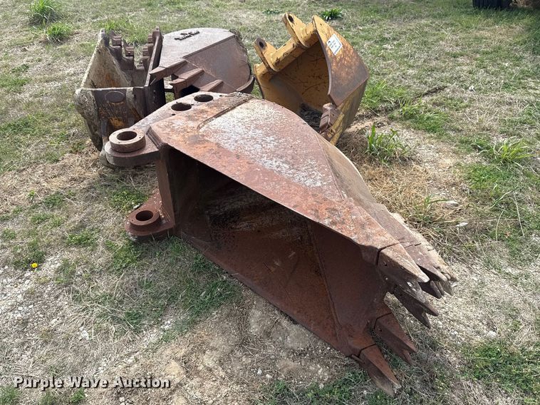 (4) backhoe buckets - FH6517