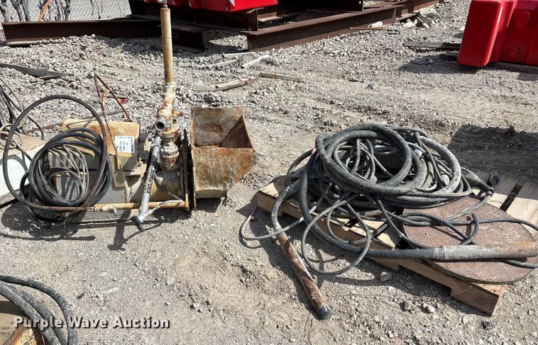 (4) concrete whips  - FI0961