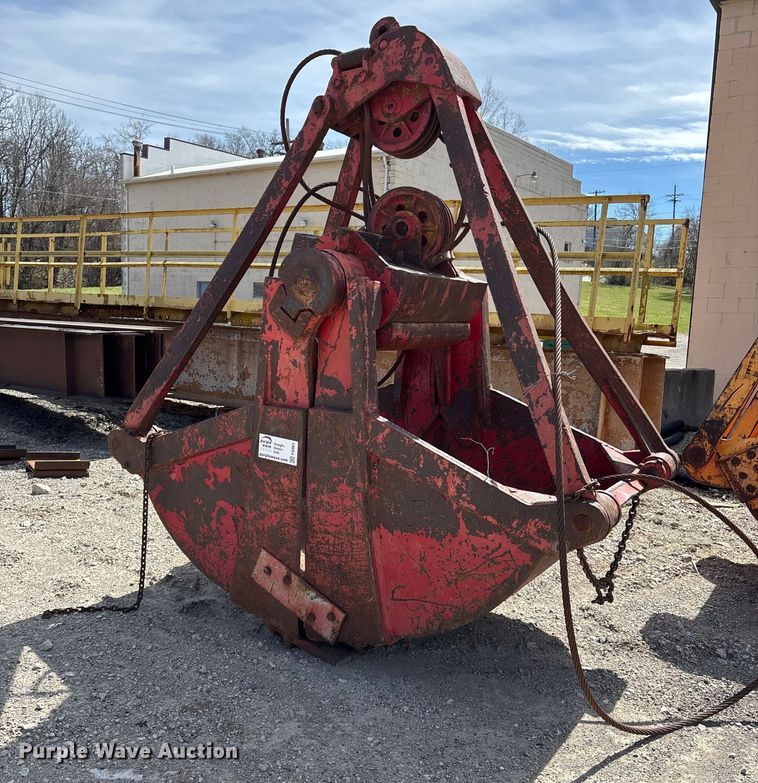 M.P. McCaffrey clam shell bucket - FI0963