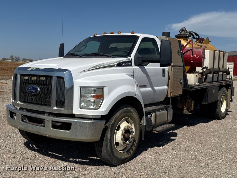 2017 Ford F750 Super Duty hydrovac truck - NK9103