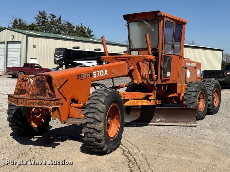 1983 John Deere 570A motor grader - NK9119