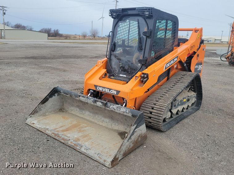 2024 Develon DTL 35 tracked skid steer loader - NK9884