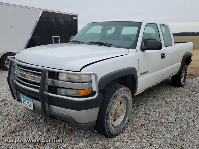 2002 Chevrolet  Silverado 2500HD Ext. Cab pickup truck - NK9889