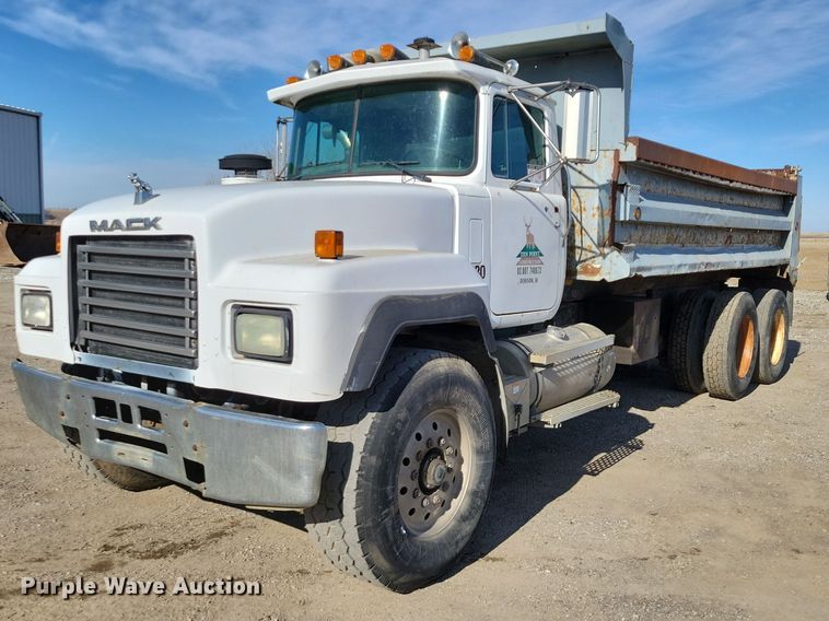 1994 Mack RD688S dump truck - NK9920