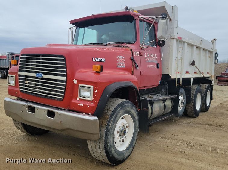 1994 Ford L9000 dump truck - NK9935