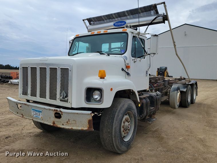1996 International F-2674 hook lift truck - NK9941