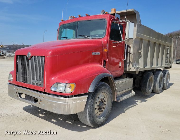 1998 International 9200 dump truck - NK9948
